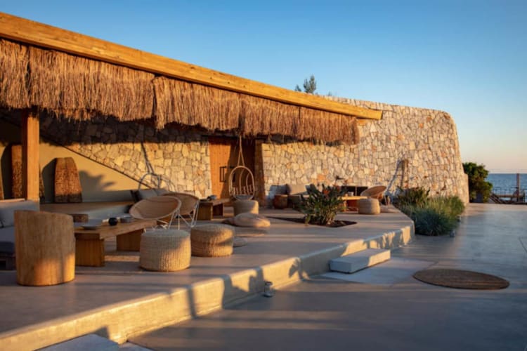Anhinga Lounge outside